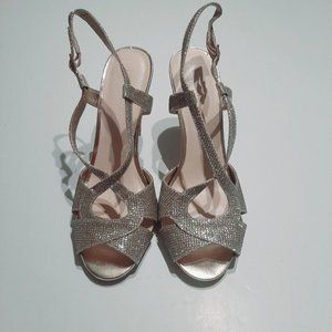 LE CHATEAU Grand Gold Sparkling Fancy Formal Bridal Prom Heels Size 8.5